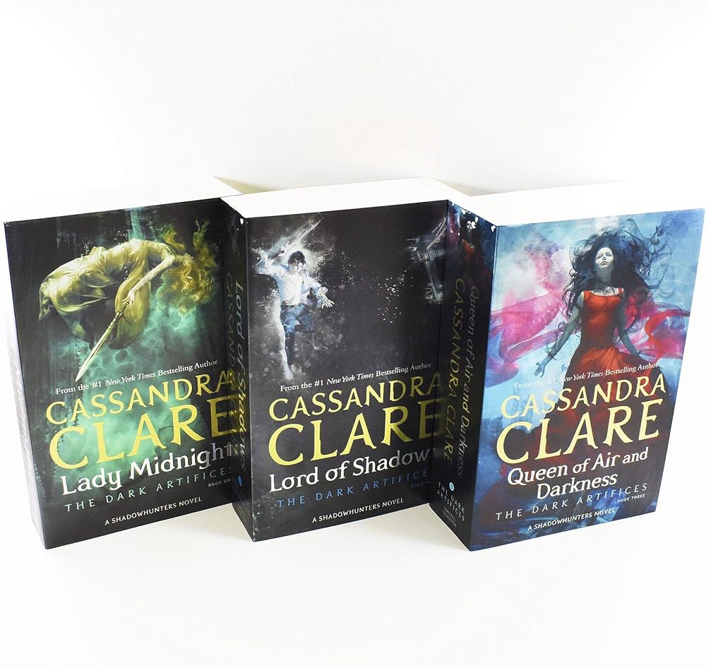 81ho0u6gZ-L._AC_UF1000,1000_QL80_ by Cassandra Clare (Author)The Dark Artifices Complete Collection 3 Books (Lady Midnight; Lord of Shadows; Queen of Air and Darkness) - الصورة 1
